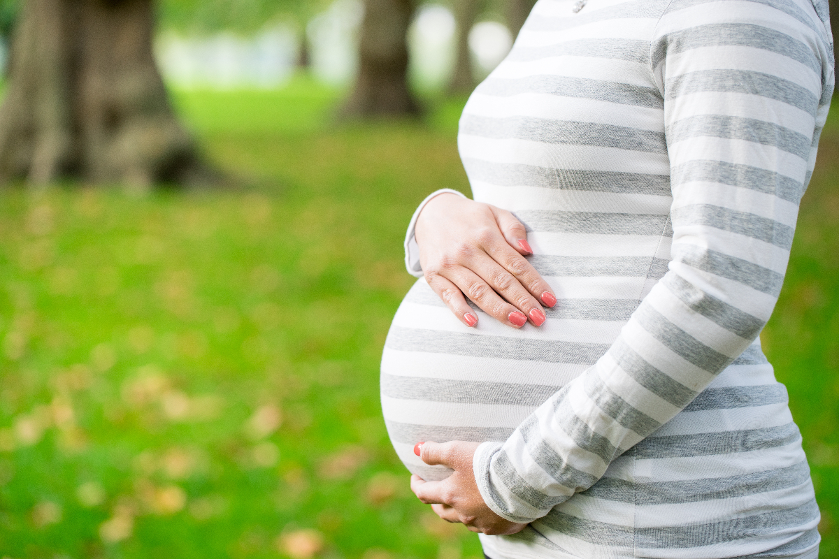 Read more about the article How to Help Back Pain while Pregnant
